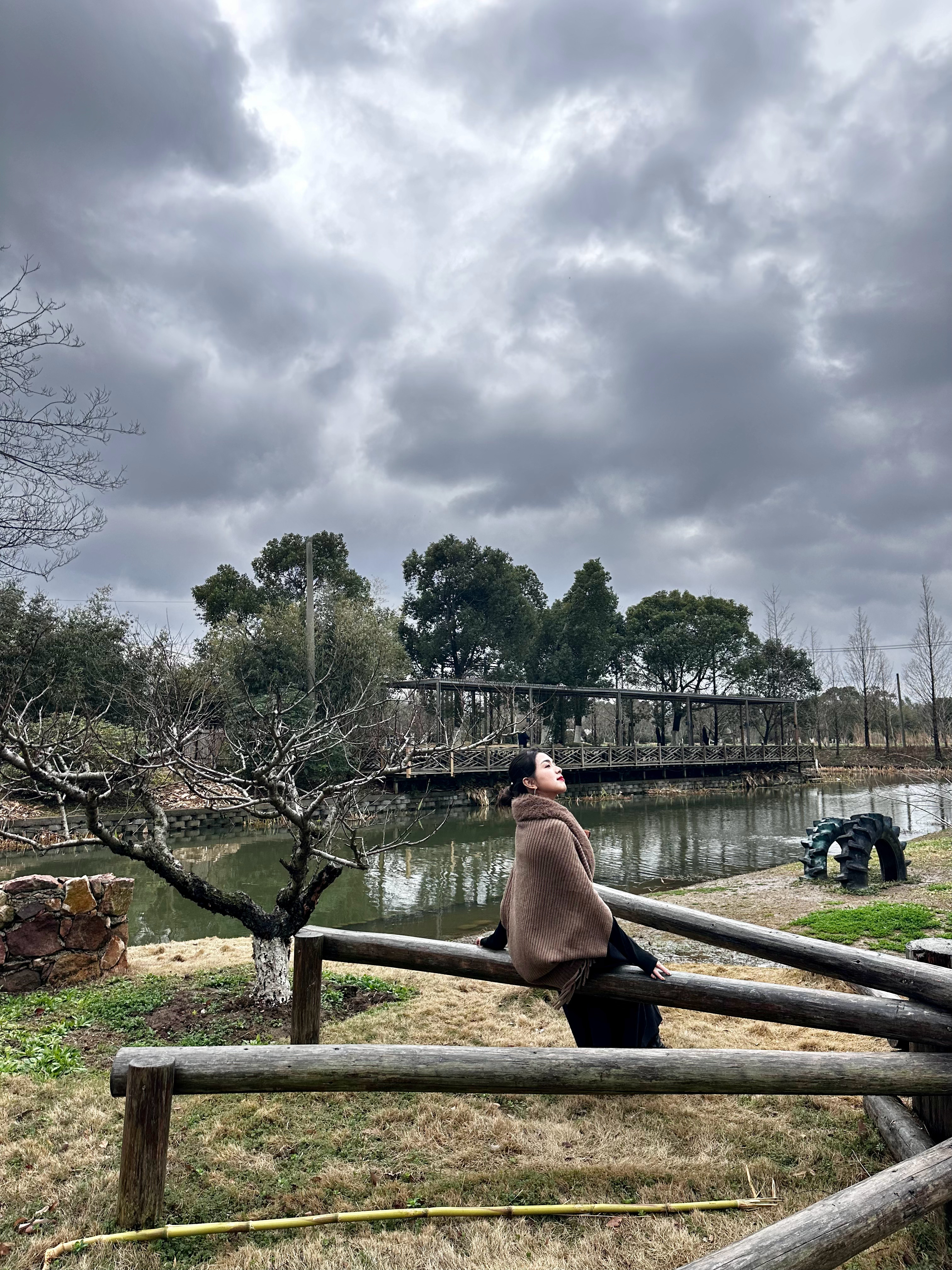 今日拍摄的穿搭OOTD 大家觉得怎么样呀！开车来了上海郊区的农场餐厅 感觉如果是