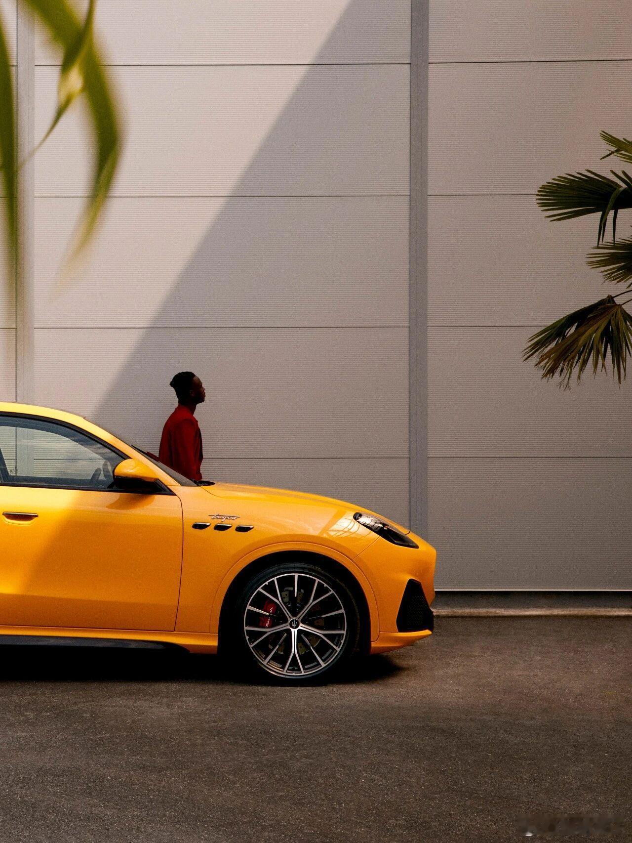 冷冽线条划破光影，碳纤维纹理重构秩序。释放纯粹本色，锋芒自有引力。玛莎拉蒂 不必