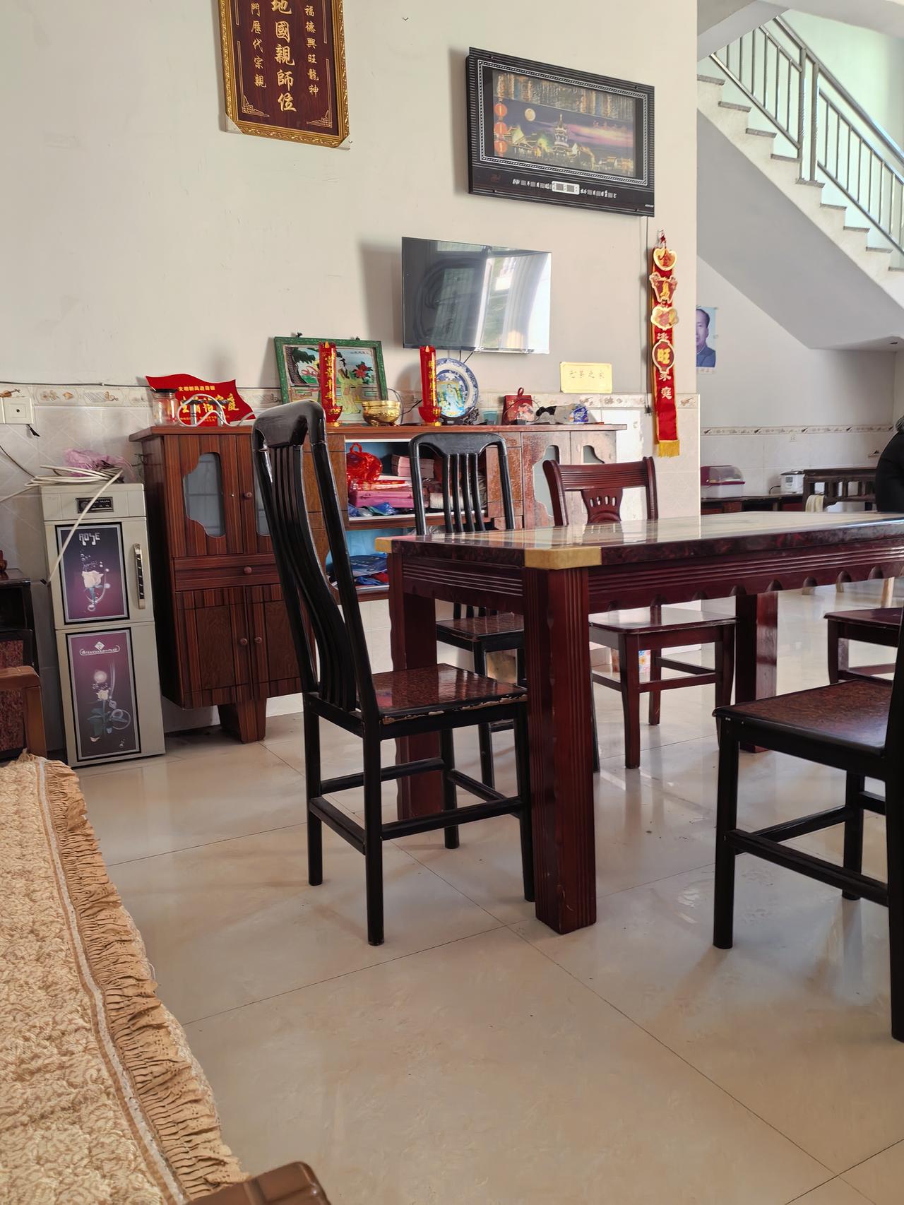 你为什么感受不到年味，
因为你长大了。
当你在小的时候，
你是无忧无虑的。
那时