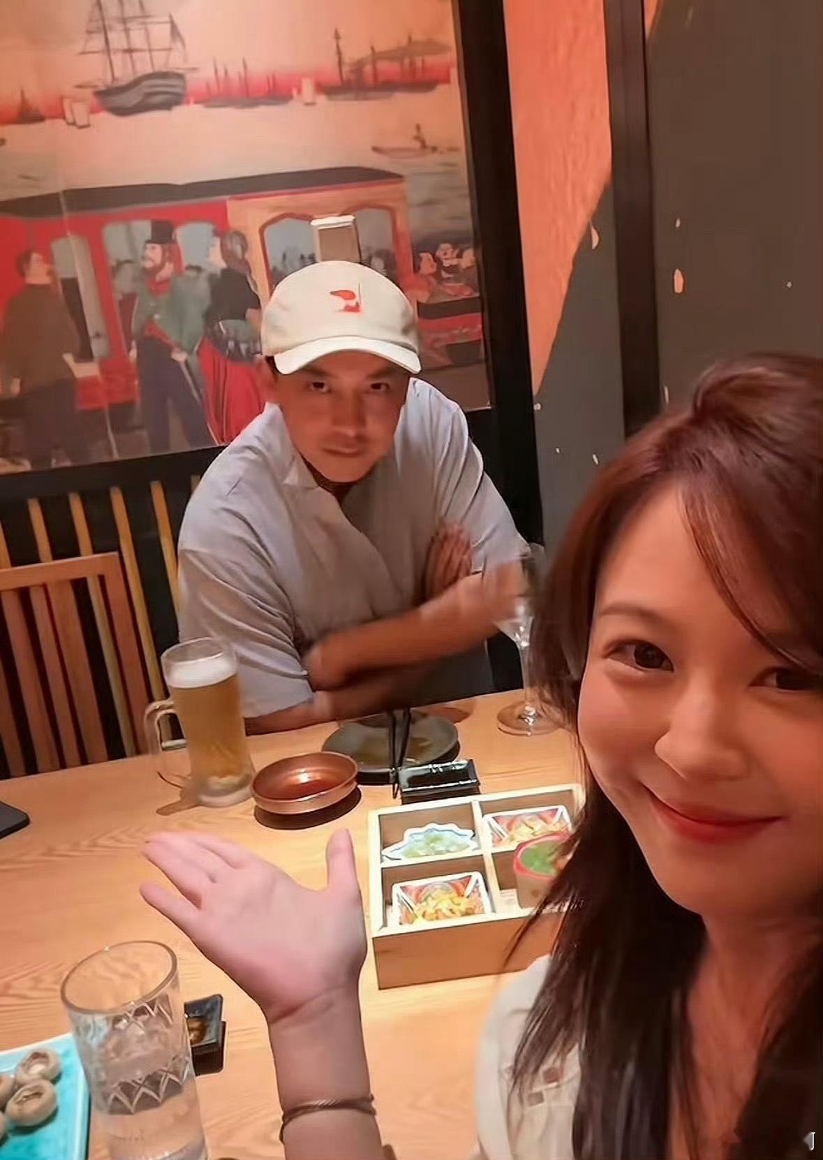 李佳航回应李金铭娄艺潇邓家佳合体最近被爱情公寓的老友重聚狠狠戳到了，一波接一波的