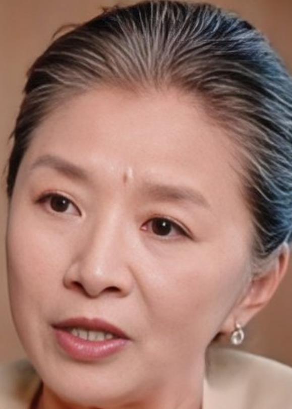 迟蓬曾多次提及“我不太喜欢和太聪明的人打交道”。她表示自己脑子迟钝，够不上太聪明