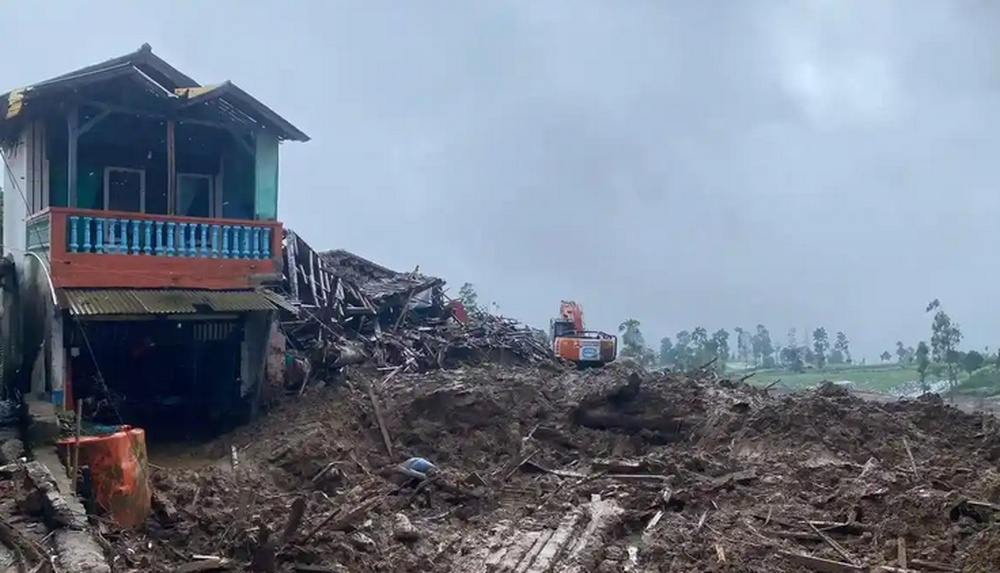 印尼西爪哇省山体滑坡灾害死亡人数升至74人