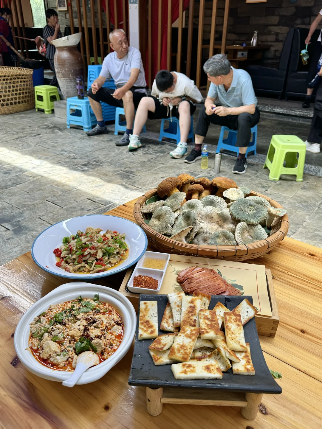 在弥勒！！本地特色菜庭院餐厅念念不忘。。。