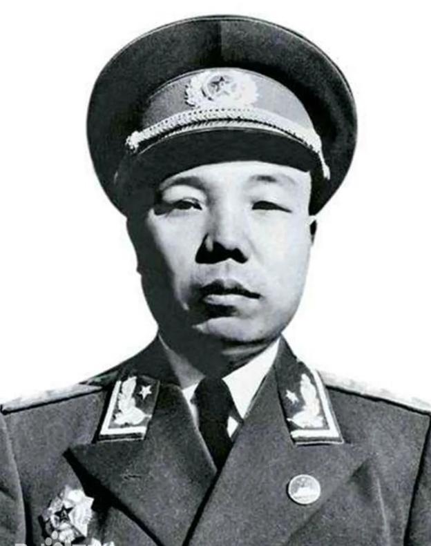 萧华上将临终前点名女婿，托付的不是财产而是历史？
 
1985年，开国上将萧华重