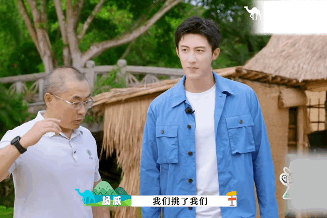 黄景瑜把压力给到王莲王✨热带雨林限定名场面，黄景瑜试探着踏上王莲，叶片丝毫不下沉