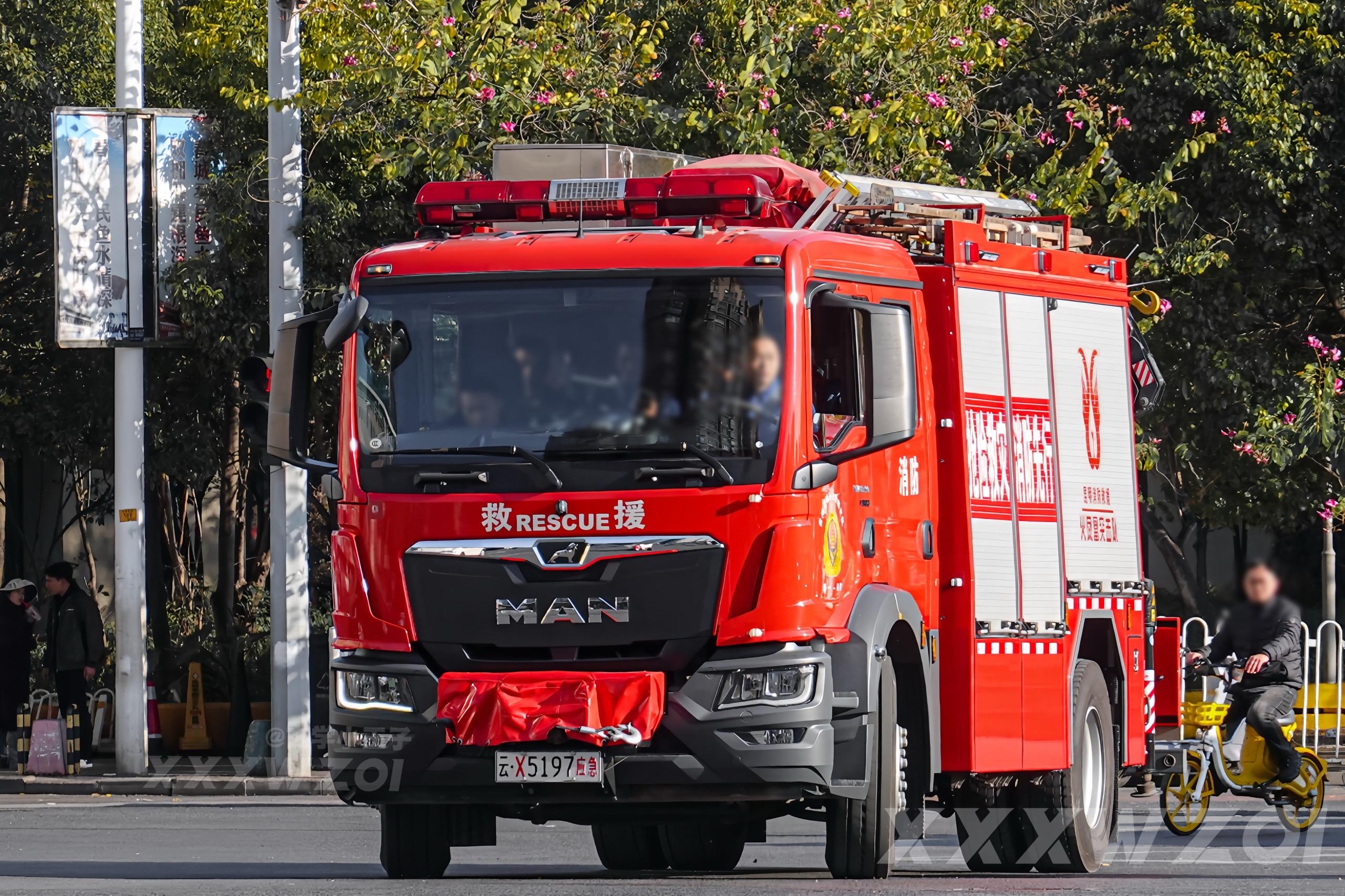 春城火凤凰—新曼抢险！🚒。永强奥林宝JY100抢险救援消防车，采用新...