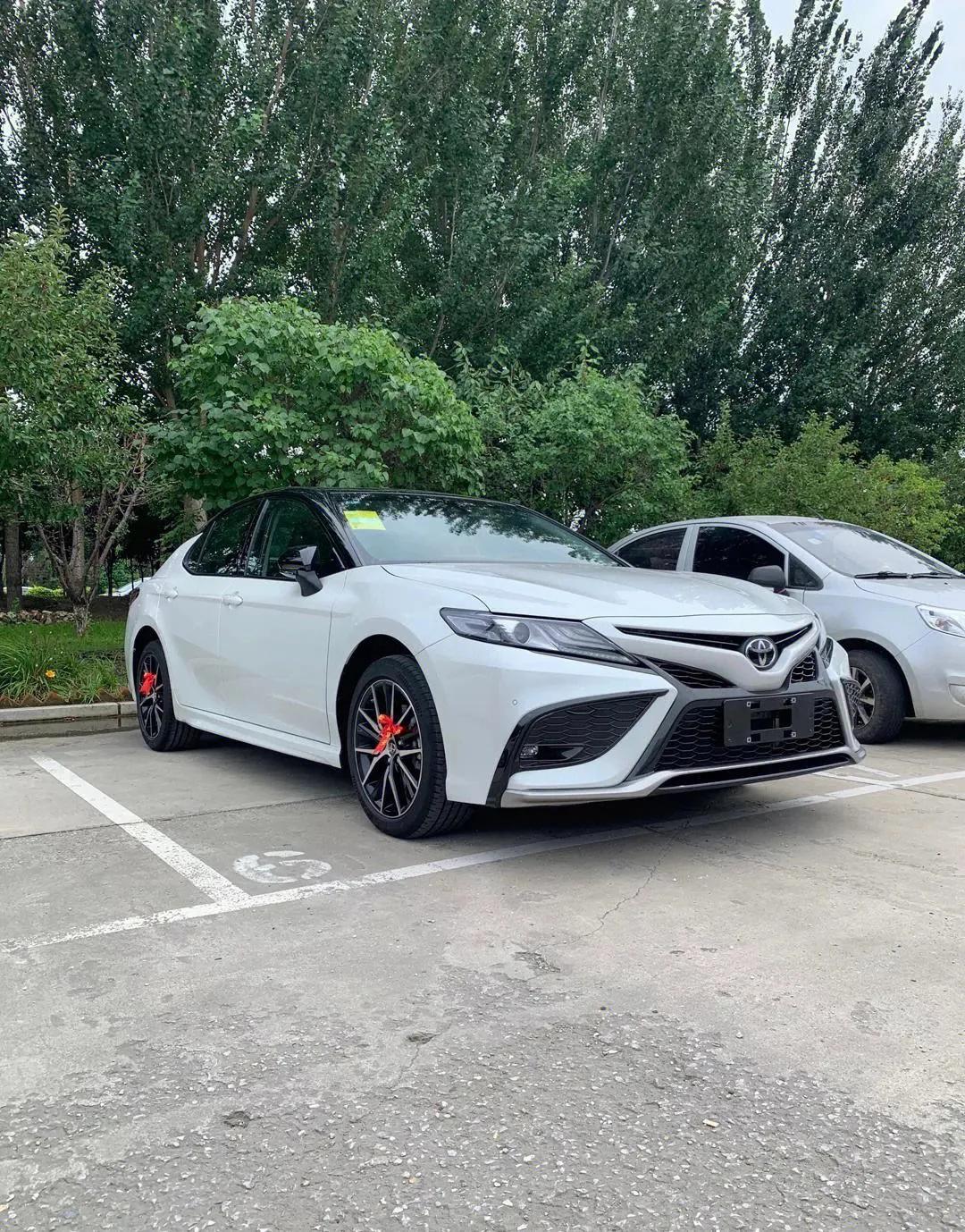凯美瑞2.5纯油一年想换车，去年9月份买的2.5燃油，22.5w落地。说实话有点