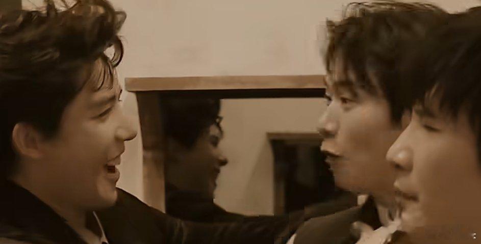 大侦探完全是新春电影来的大侦探狠狠吊住胃口！废弃工厂+全员失忆+神秘遗体，这配置