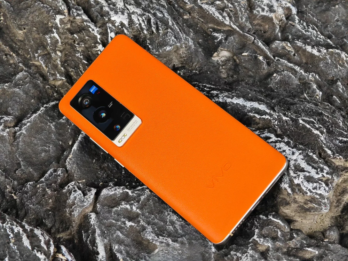 现在我还是很喜欢这一代 vivo X，虽然很偏科，但拍照真的非常毒