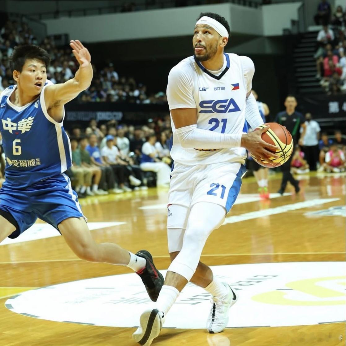 对岸琼斯杯惊现NBA名宿，没想到他还能打。 ​​​