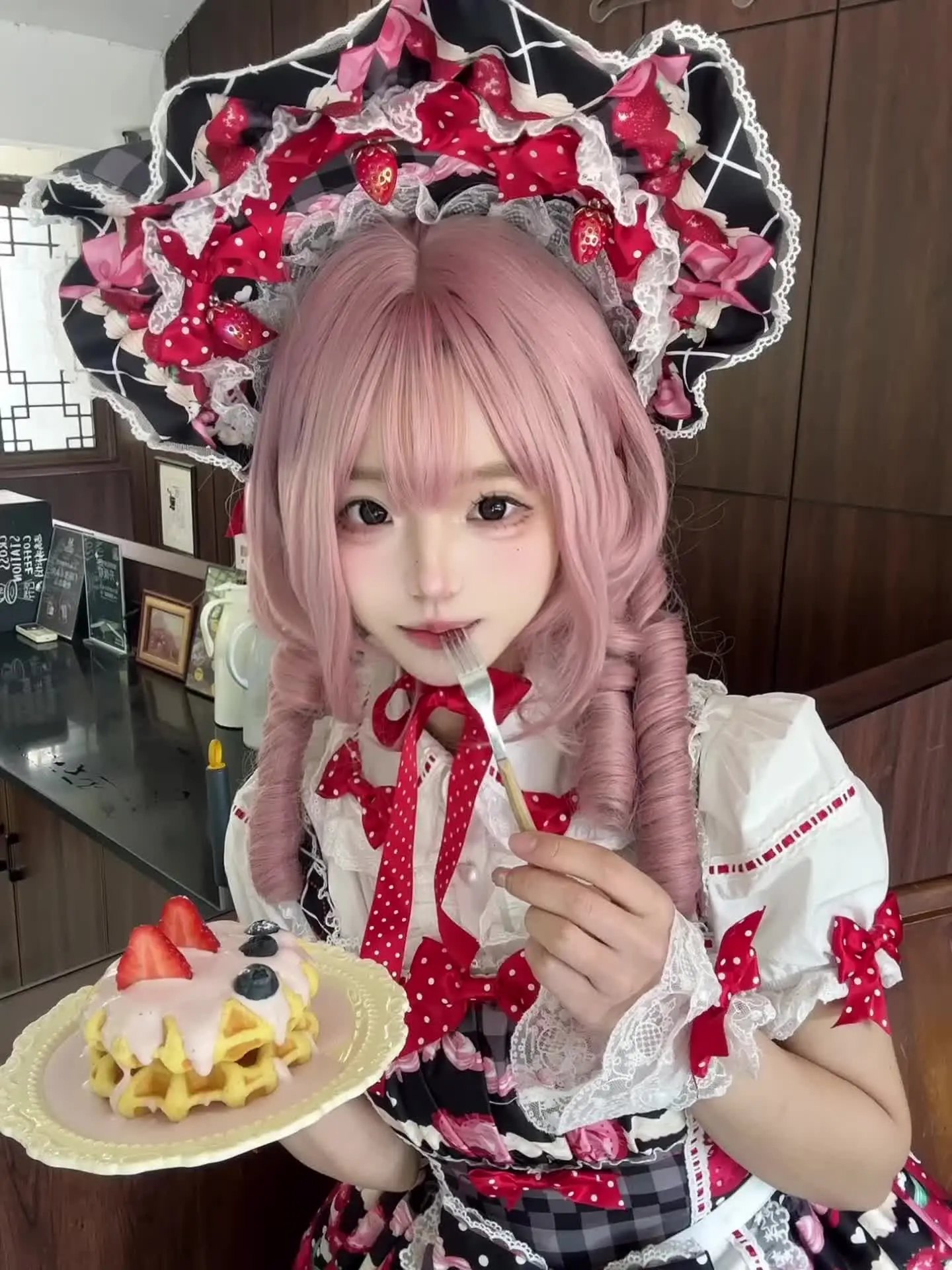 🍓 ⋆ 🍧  🎀  𝓢𝓽𝓻𝓪𝔀𝓫𝓮𝓻𝓻𝔂 ?...