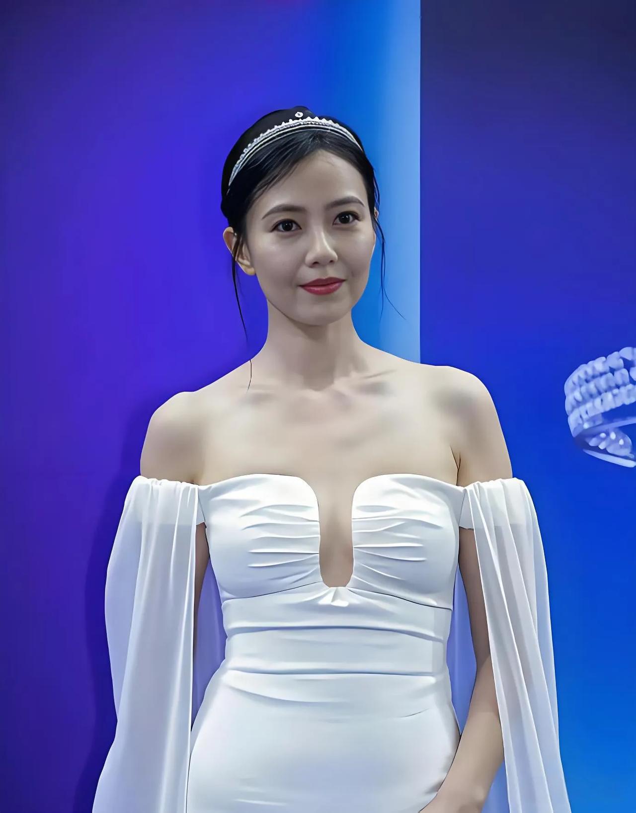 美人迟暮，我们的女神高圆圆也老了。

不置可否，高圆圆被很多人喜欢，也被很多人奉
