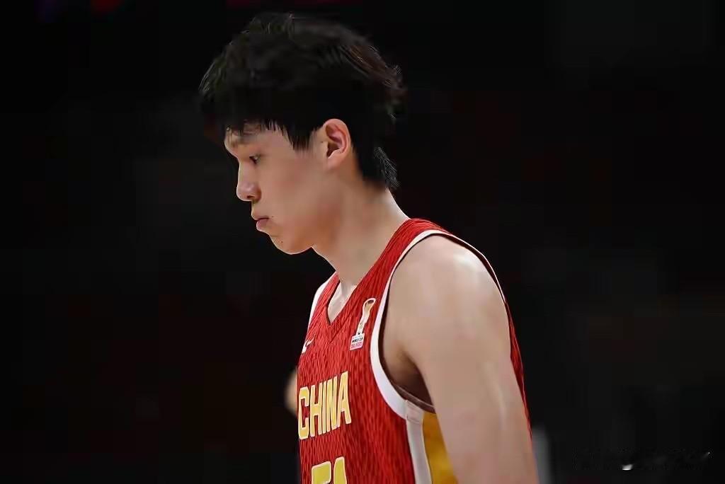 输谁也不能输日本，中国男篮偏偏酿惨案，三后卫阵容主场73:92完败给日本后卫。河