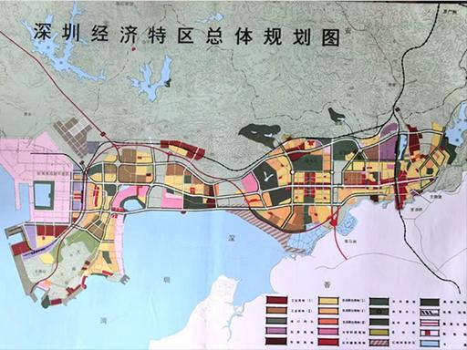 当年规划深圳时，提出了三个设想，人口会达到30万，50万或者80万，后来采用了8