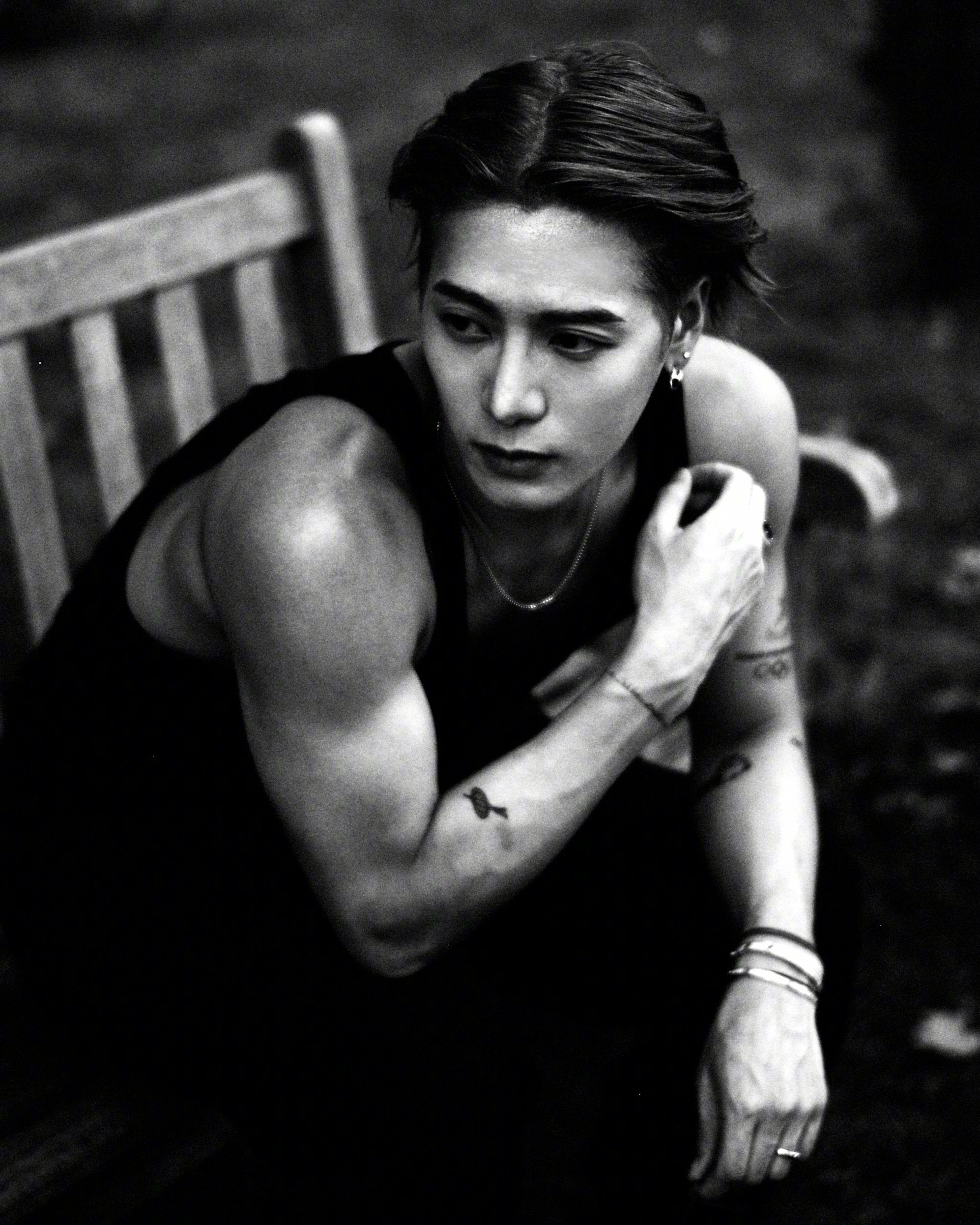 #王嘉尔被拒绝当女婿的原因#  这个小伙长得好看伐？唱歌好听伐？会跳舞伐？孝顺伐