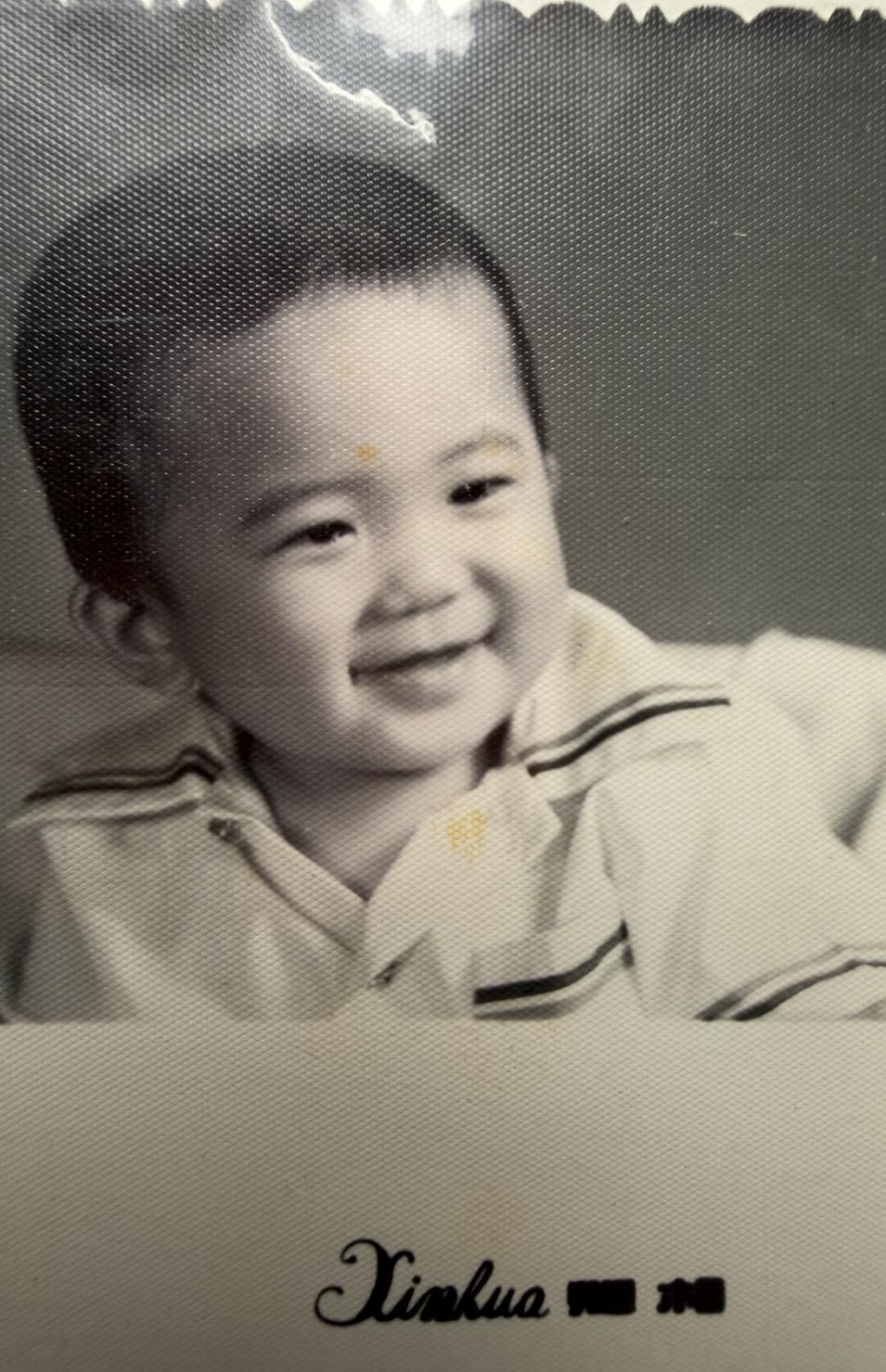 儿子6月21日的生日，转眼你也42岁了。还记得当年独自生下你，这么多年我一个人咬