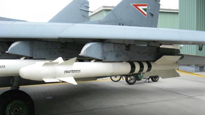 每天认识一件兵器 俄罗斯R-73空对空导弹R-73空对空导弹是苏联研制的短程空对