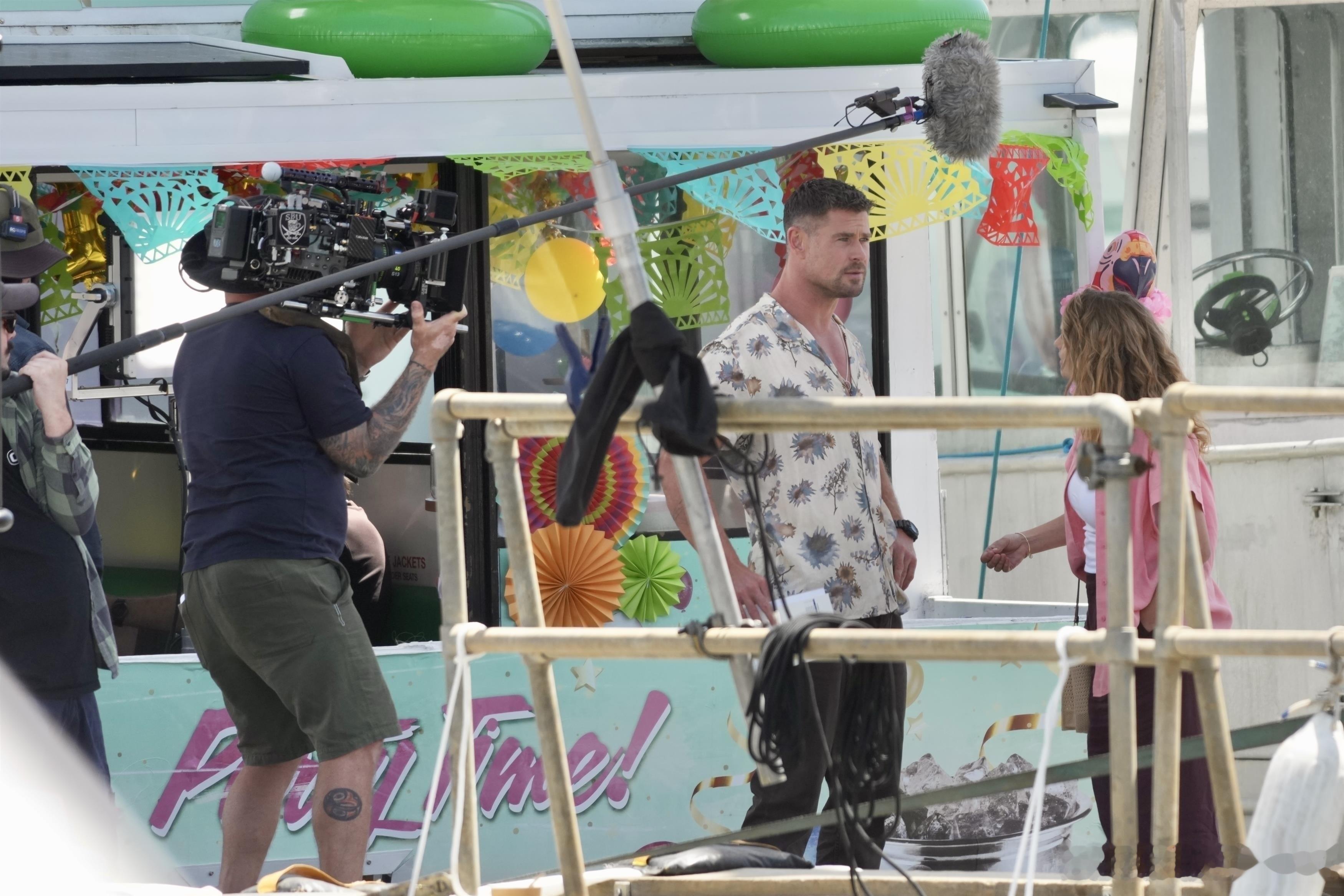 克里斯海姆斯沃斯在布里斯班继续为新片《Subversion》进行拍摄，另一位演员