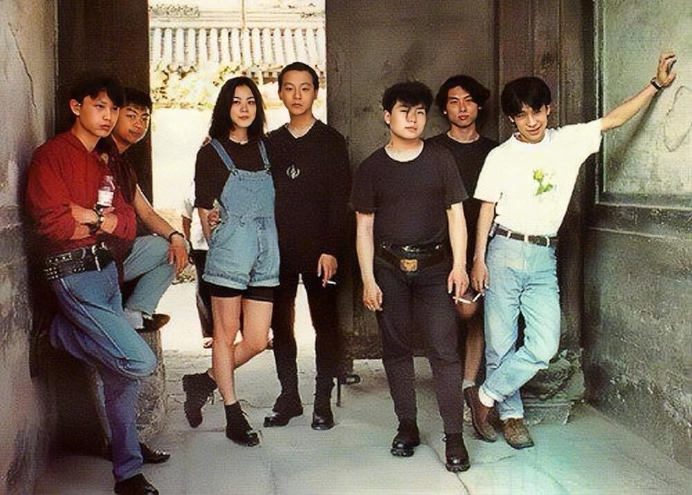 31年前的窦唯作为乐队主唱，是很有吸引力的王菲与窦唯古早合影，那时的窦唯无论是长