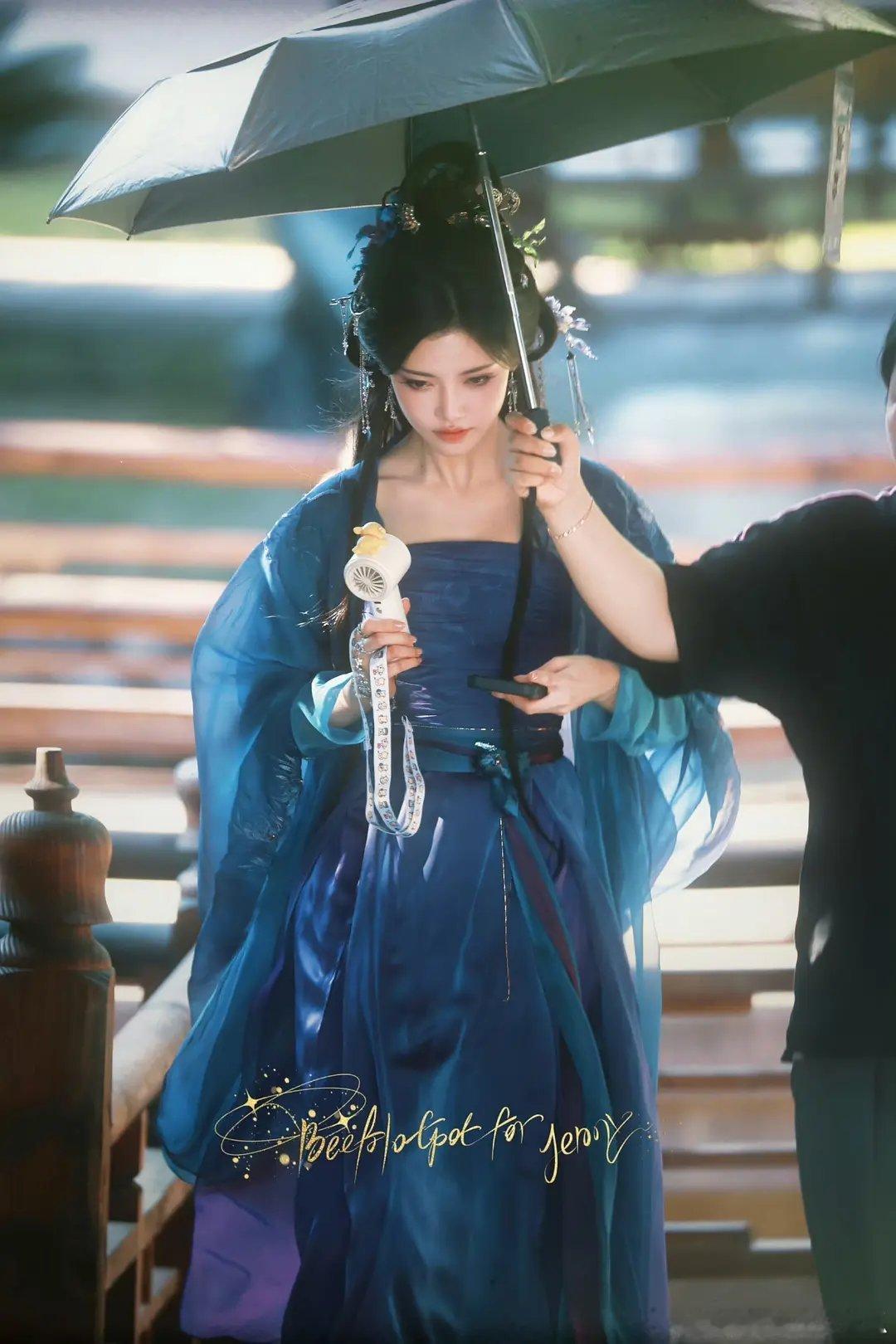 孙珍妮这一次是真的美的，感觉衣服挺有质感的 ​​​