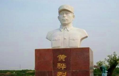 43年我军副司令被杀，凶手官职太高没人敢动，毛主席：抓起来枪毙，1943年，我军