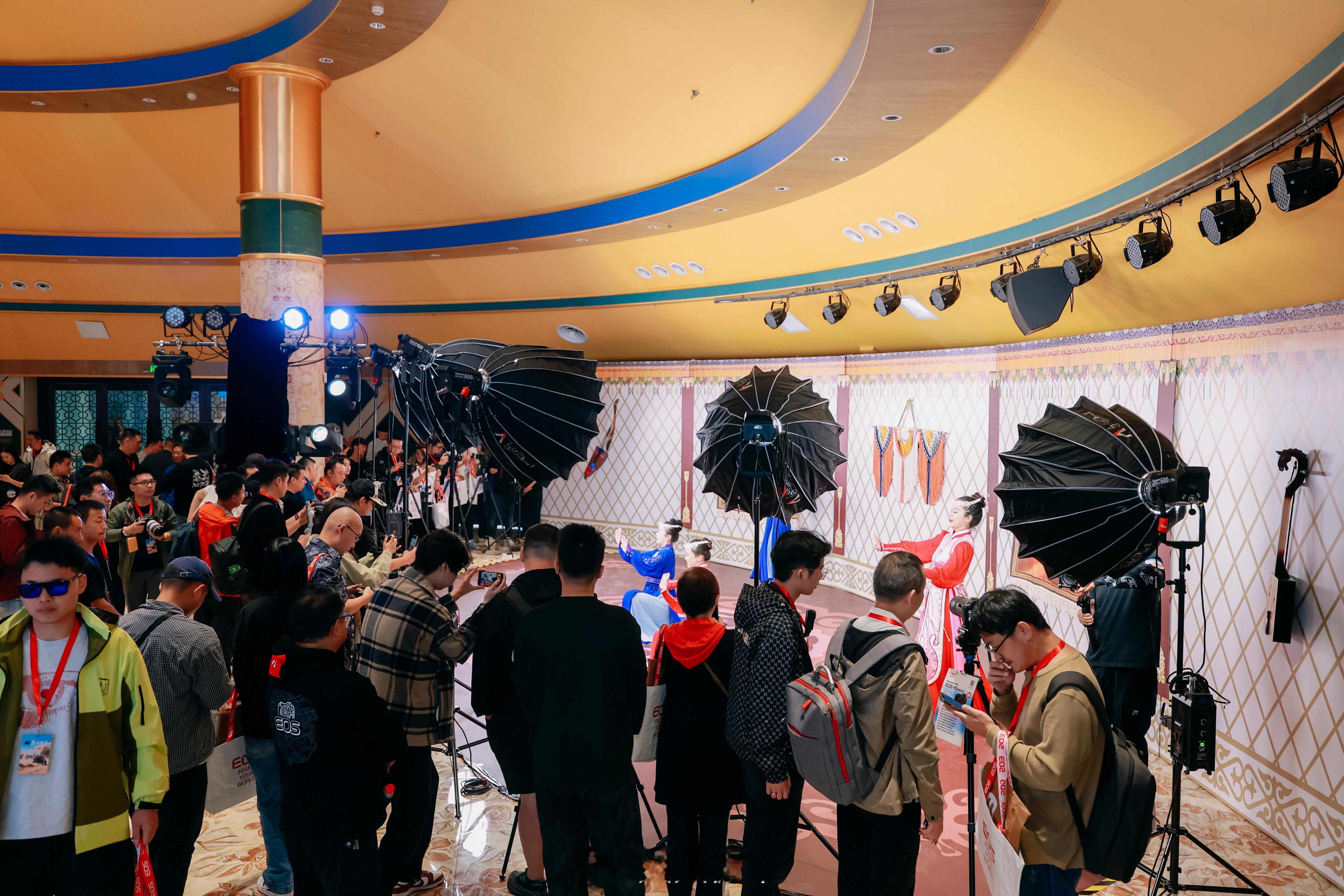 说实话，不用佳能的机器已经很长时间了，体验了一下佳能新品“全家桶”，说实话，挺种