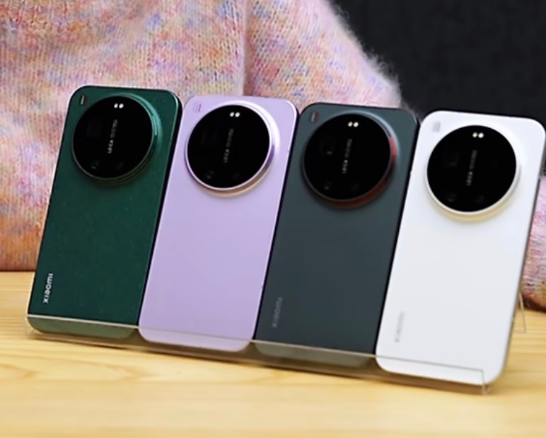 小米17Ultra常规版的四款颜色：绿、紫、黑、白。考虑了很久，虽然这次的新配色