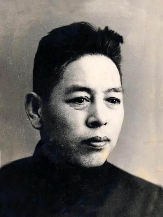 [微风]1932年，陈玉仁叛变，供出了潜伏在敌人内部的地下党员王世英，王世英察觉