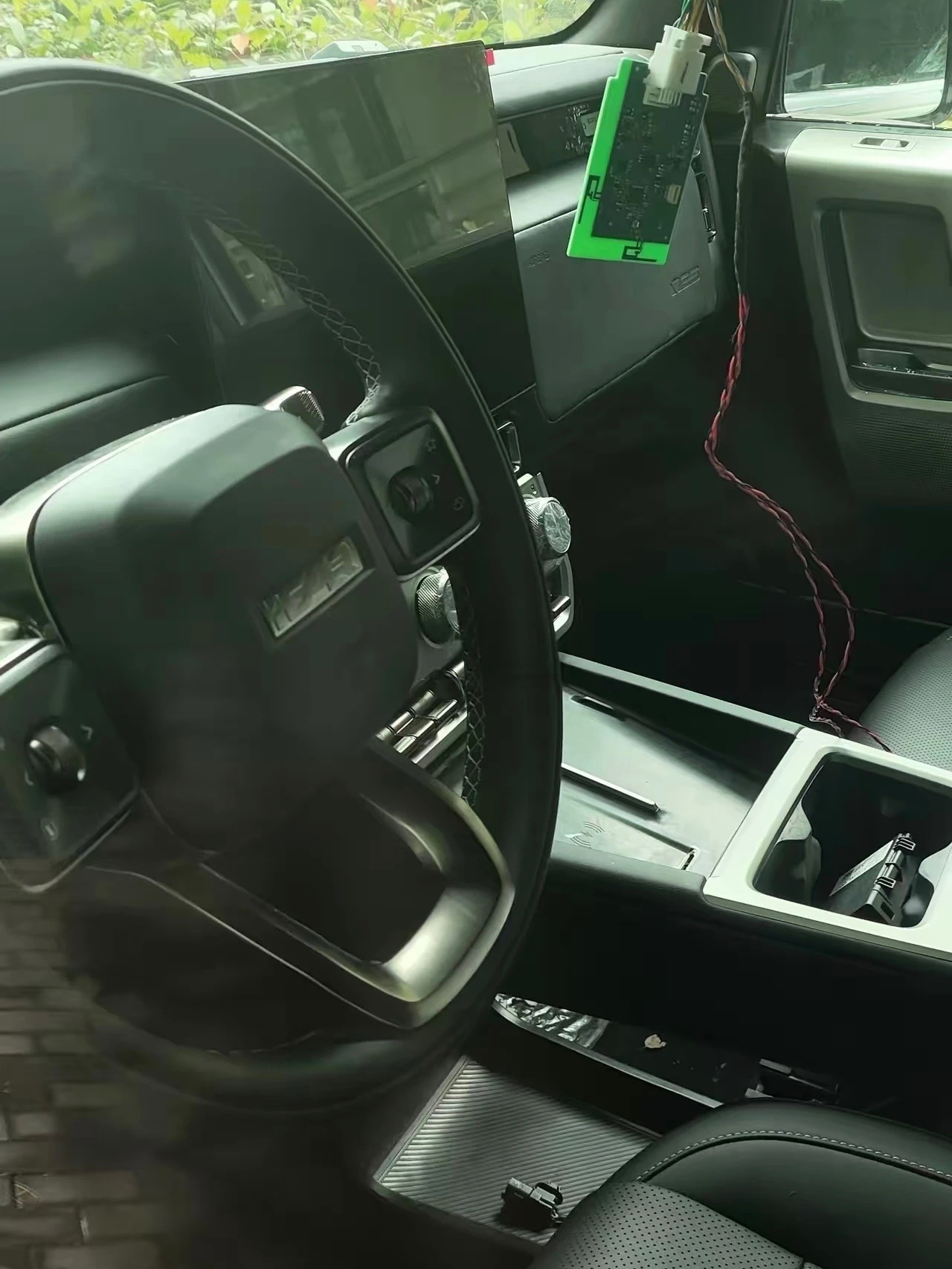 iCAR V25 的内饰设计，还是延续了 V23 的设计风格 
