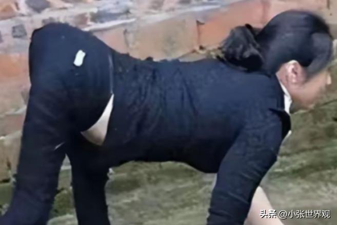 2009年，山东一名靠爬行维持生活的女子，在24岁时嫁给了一个46岁的单身男人，