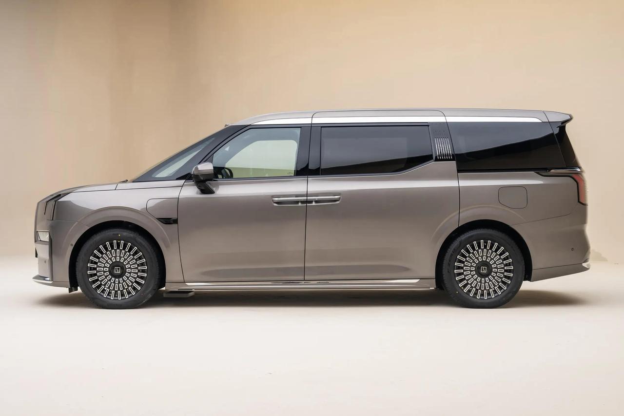 新款极氪ZEEKR 009实车亮相

这次改款没大动外观，却把核心配置拉满，气场