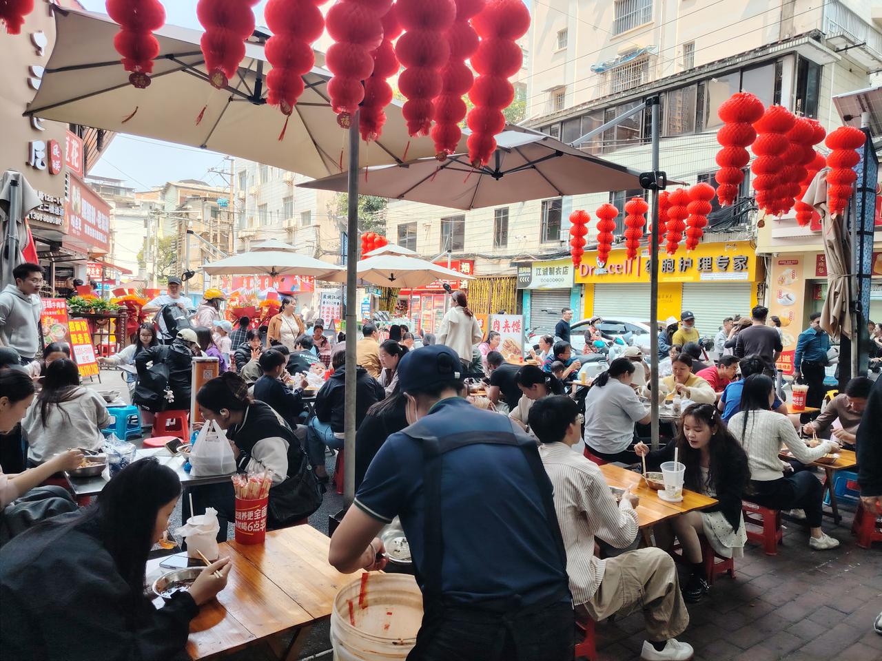 华南F3差别最大的应该是每年四月份了，因为清明之后的下一个小长假，广西是三月三，