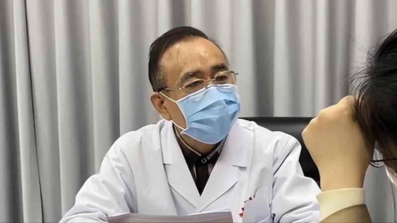 肝病患者检查一定要注意这几个数字
转氨酶：超过80警惕肝脏炎症损伤
血小板：低于