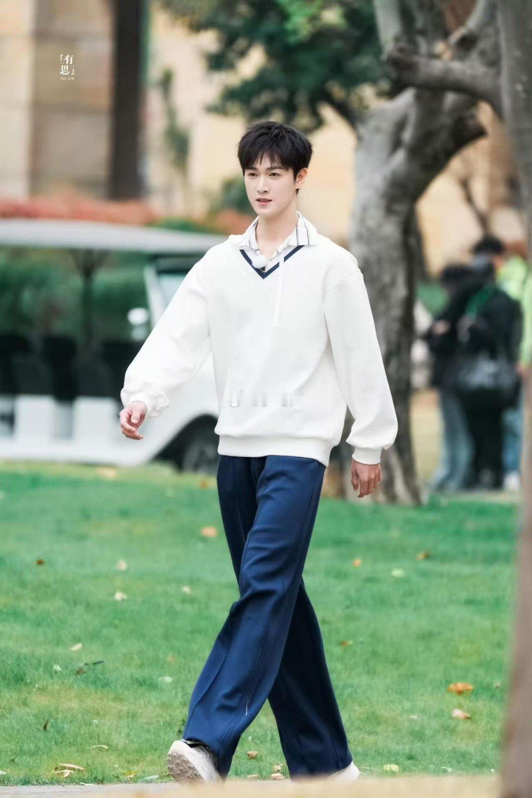 这期跑男是李昀锐的体测奔跑吧谁说引体向上吃洋葱圈难？李昀锐第一个不服！动作丝毫不