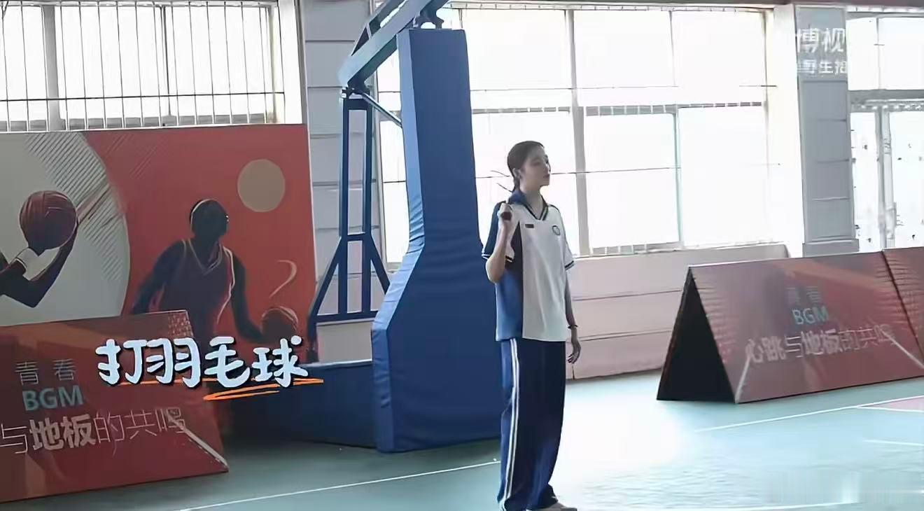 关晓彤片场休息都在健身关晓彤健身意识刻骨子里了 有氧无氧全面打卡，关晓彤片场花式