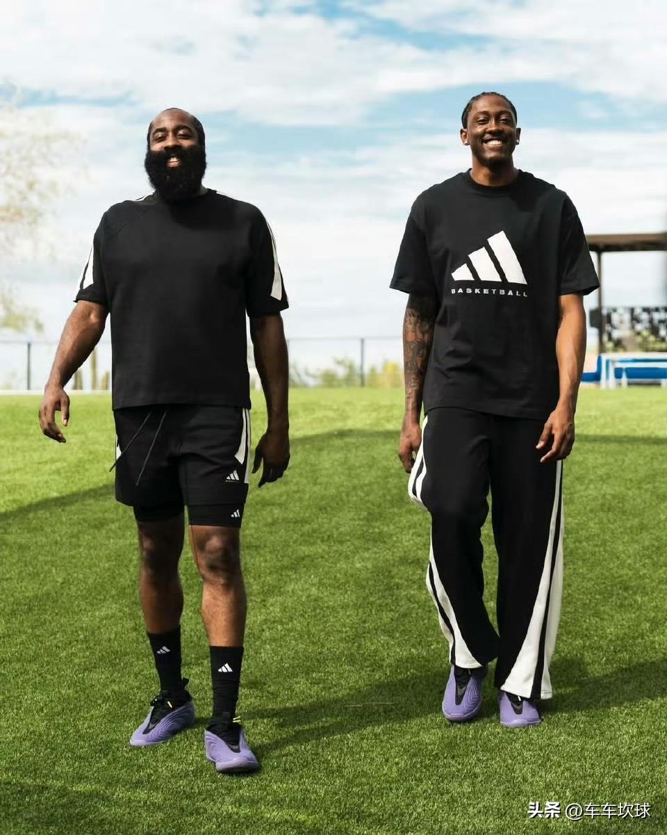 哈登带杰威参观了他的豪宅，还展示了自己的球鞋藏馆[吐舌] ​​​

哈登的继承者