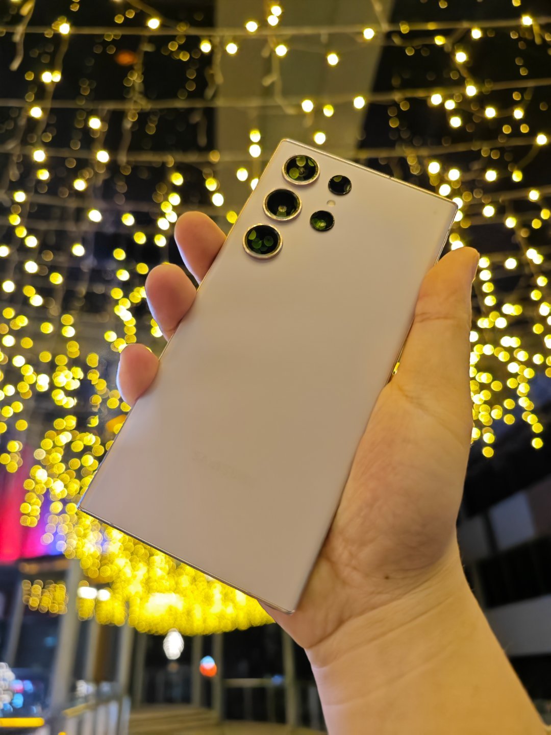 三星S23 Ultra内置AI一键多拍功能，点击拍摄更多进行选择，非常适合拍照懒