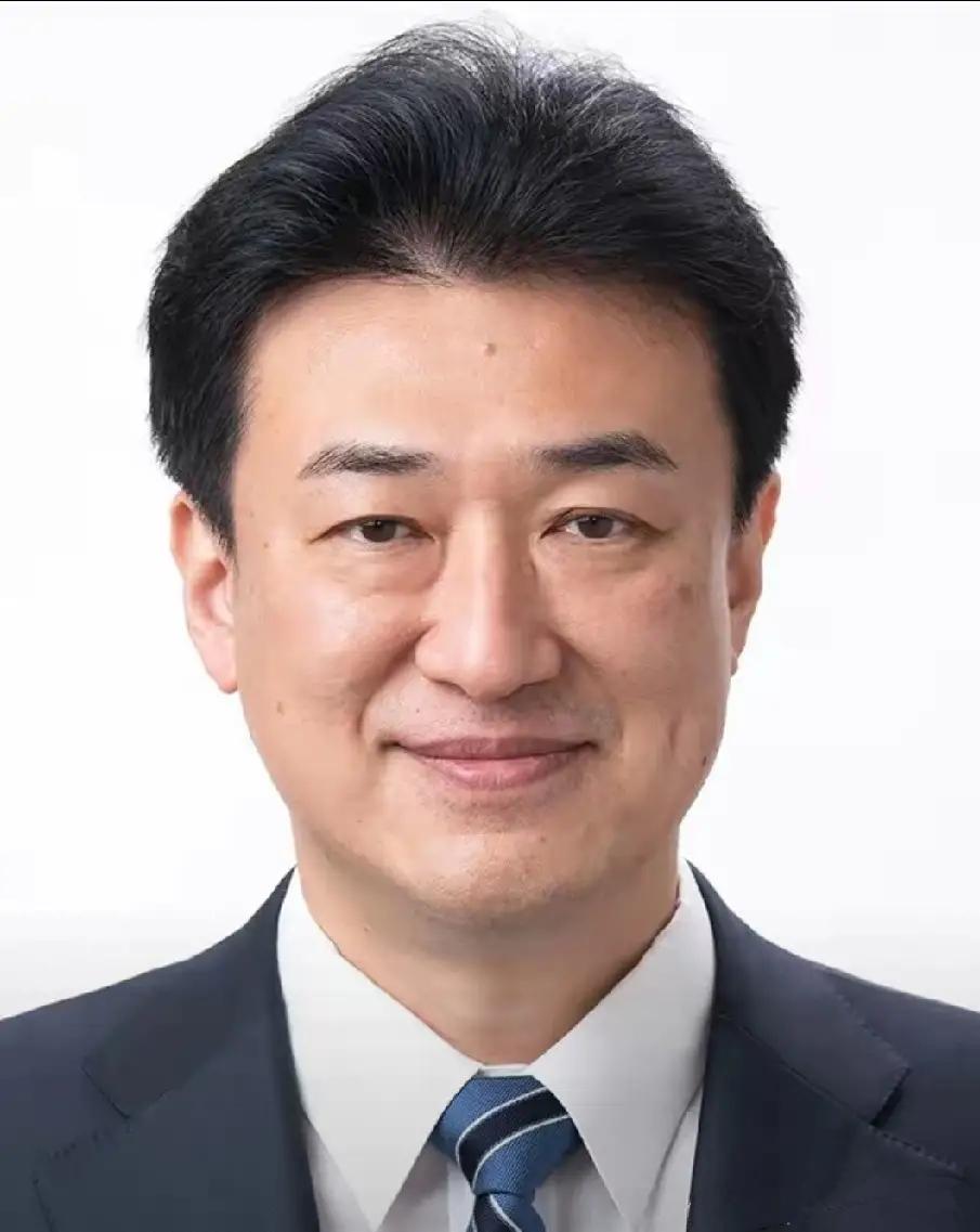 薛剑“一剑封喉”引爆琉球！
因为高市早苗的涉台不当言论，中国驻大阪总领事薛剑迅速