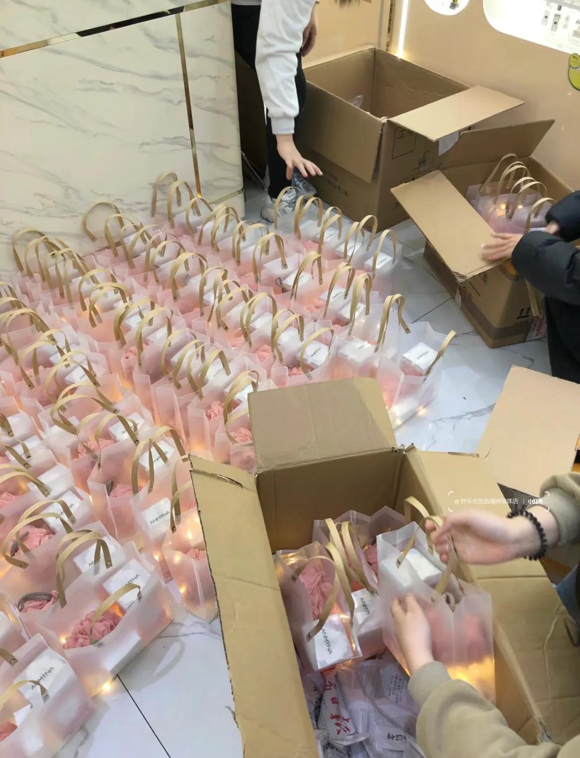 我想辞职了。

今天单位女的都发福利了，就我没有。

在这个地方，我几乎成了隐形