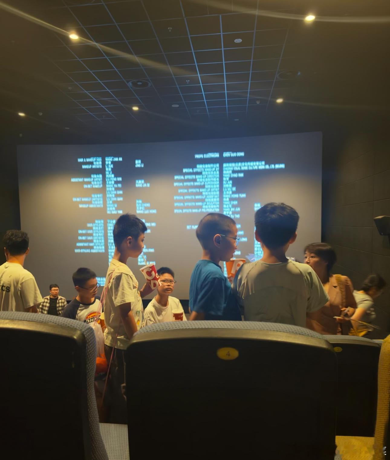 功夫女足口碑是靠手表电话传出来的电影院成了小孩团建的地方