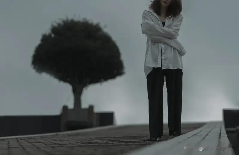 大多都是经历低谷之后才慢慢想通透。吃过亏、受过委屈，失去过珍贵的人或事，看清人情