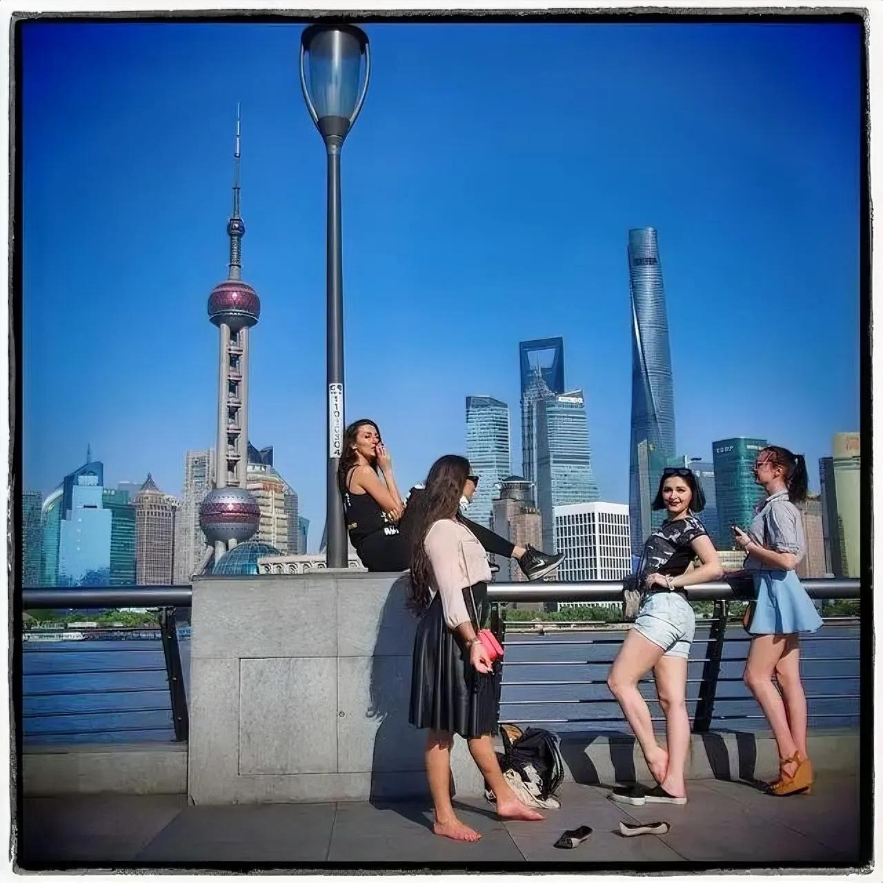 明明可以靠实力，却偏偏走网红城市路线，难怪上海增长乏力
2025年第一季度，上海