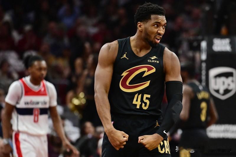 NBA球队三巨头的薪资（4）

克利夫兰骑士队：
1. 多诺万·米切尔：4630