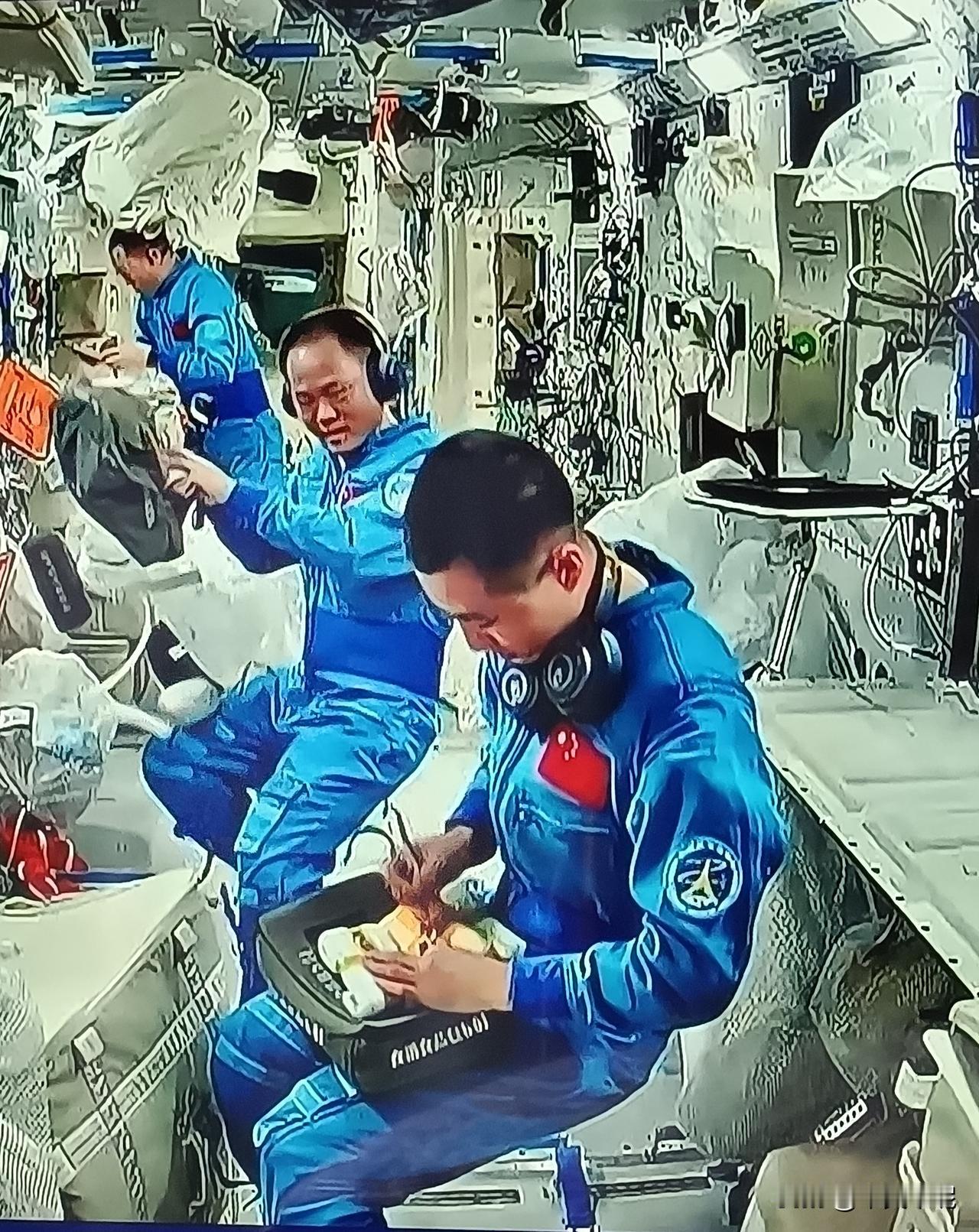 武统台湾不是突然的！
先把金门和澎湖列岛纳入正常巡航范围，逐步围困台湾岛。武统要