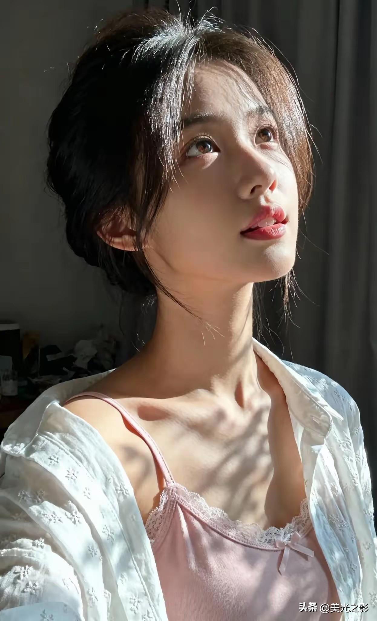 光之影&AI
阳光洒落，少女梦的温柔瞬间
少女感笑容 少女的笑容