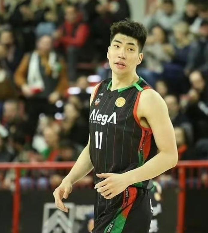 余嘉豪西乙砍两双！难阻球队主场失利4月23日凌晨，西乙常规赛上演焦点战，埃斯特拉