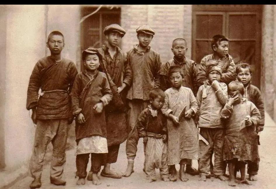 那些美化伊朗巴列维王朝的，与美化民国的“果粉”，实质上是一样的人，他们在美化时，