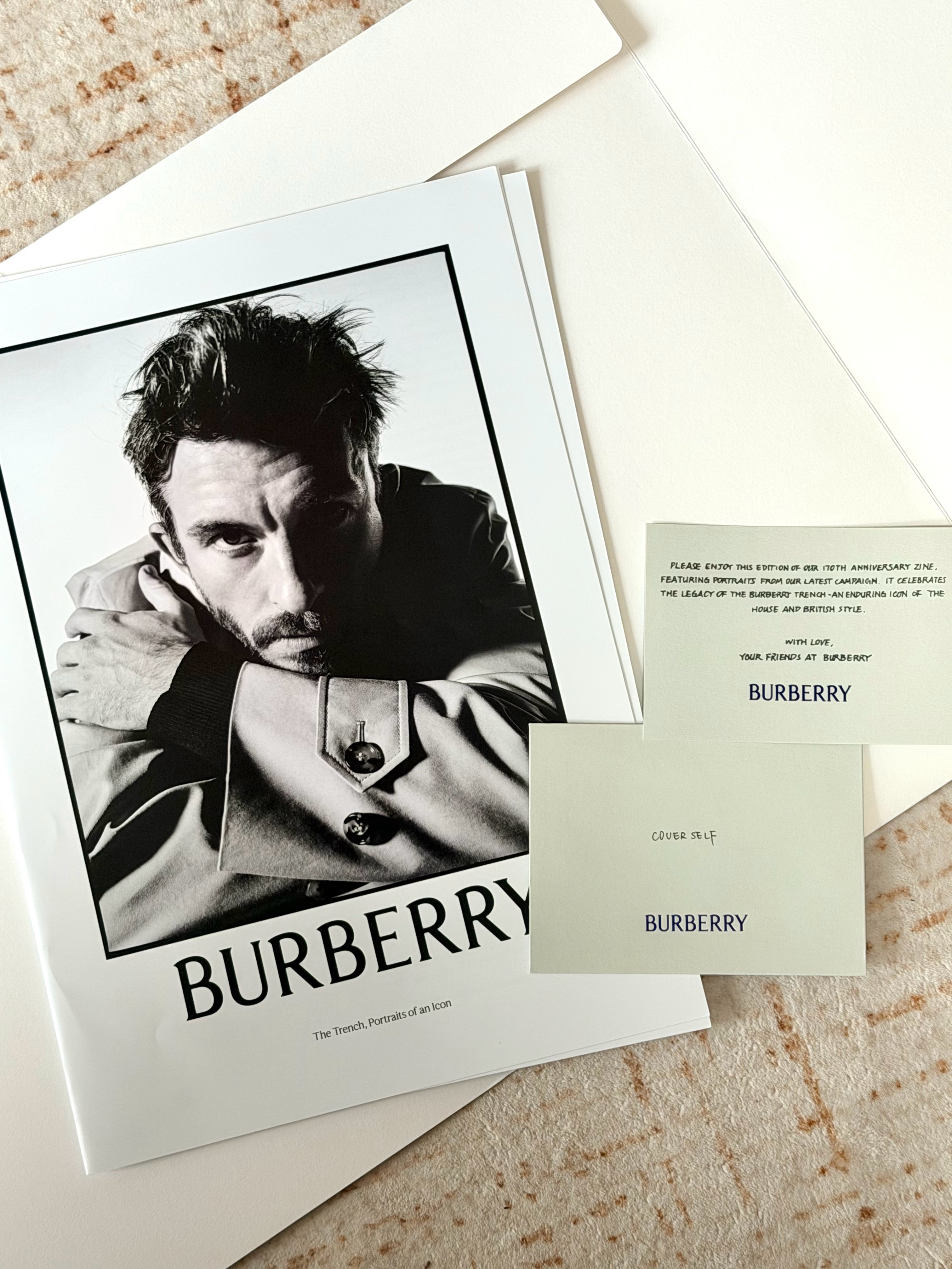 收到了由Burberry 170周年广告大片做成的杂志，看到了有份出镜广告的帅气