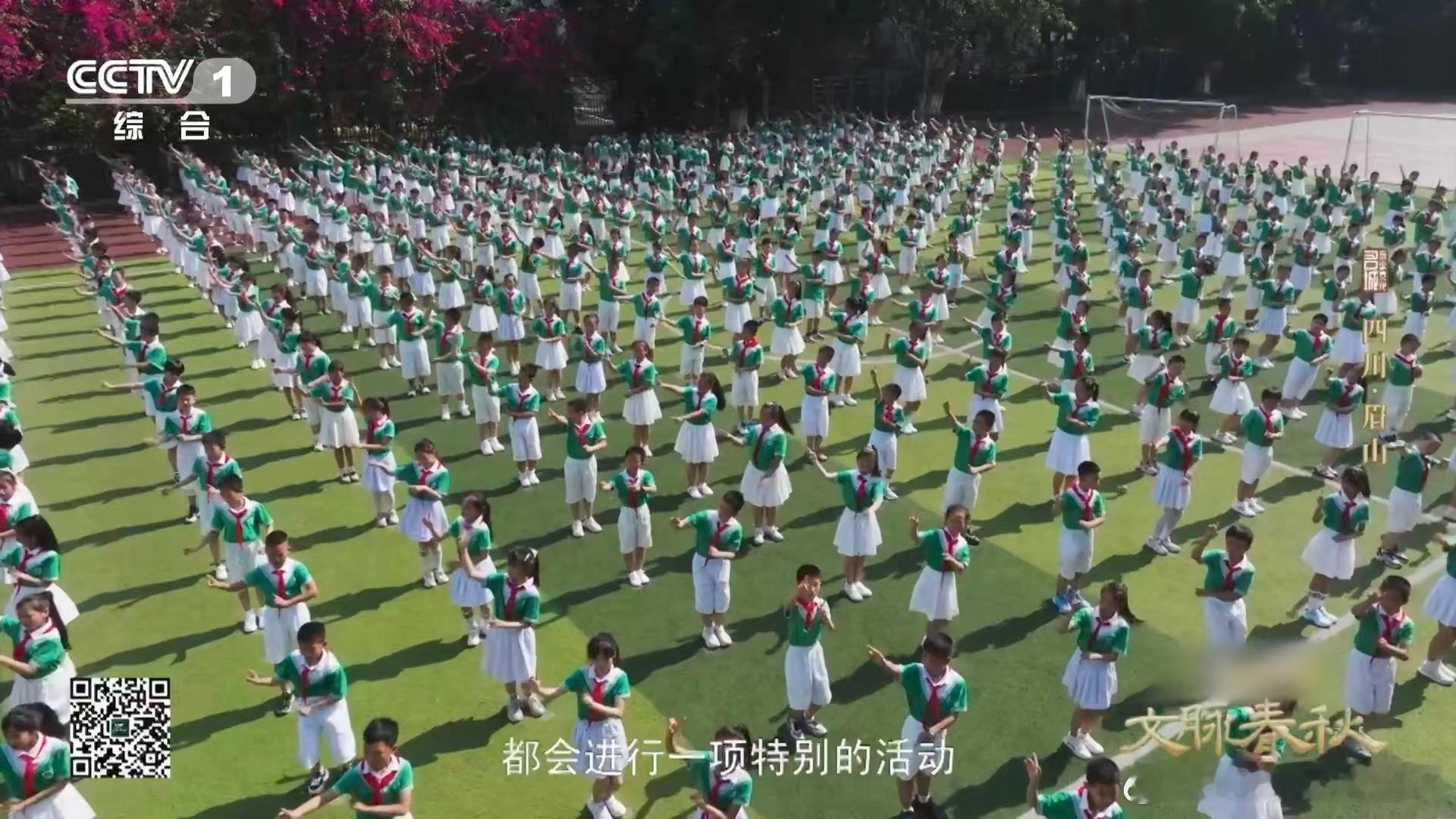 小学生课间操跳21首诗词苏轼一生潇洒豁达，21 首诗词全藏进课间操！孩子们边跳边