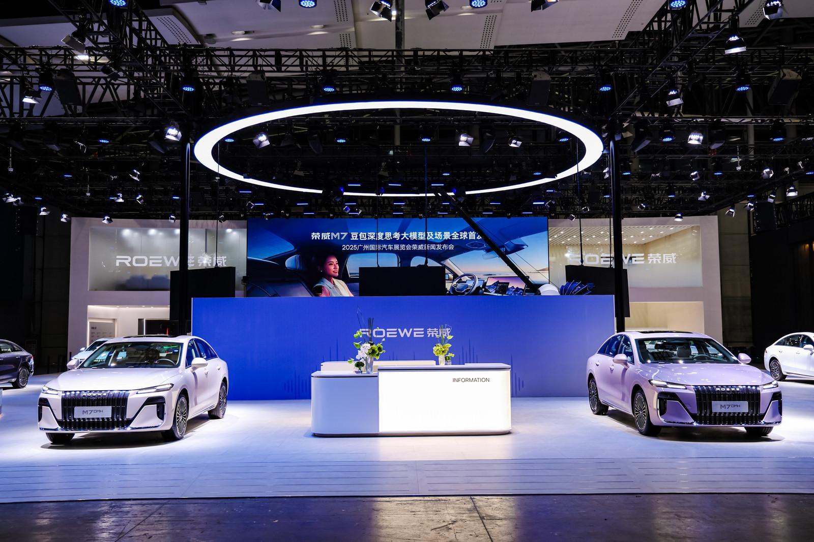 豆包你们肯定都在手机上用过，支持深度思考，是现阶段非常好用的AI，今天它上车了。